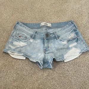 Hollister Distressed short Jean shorts. Size w28